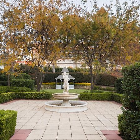 Visy Dior Hotel Baulkham Hills Bagian luar foto