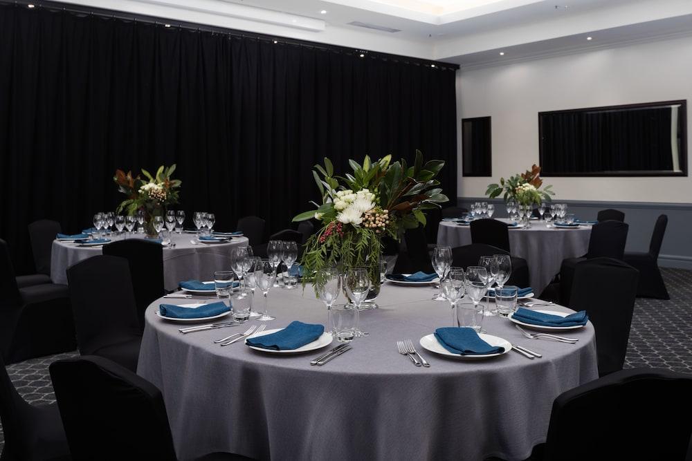 Visy Dior Hotel Baulkham Hills Bagian luar foto