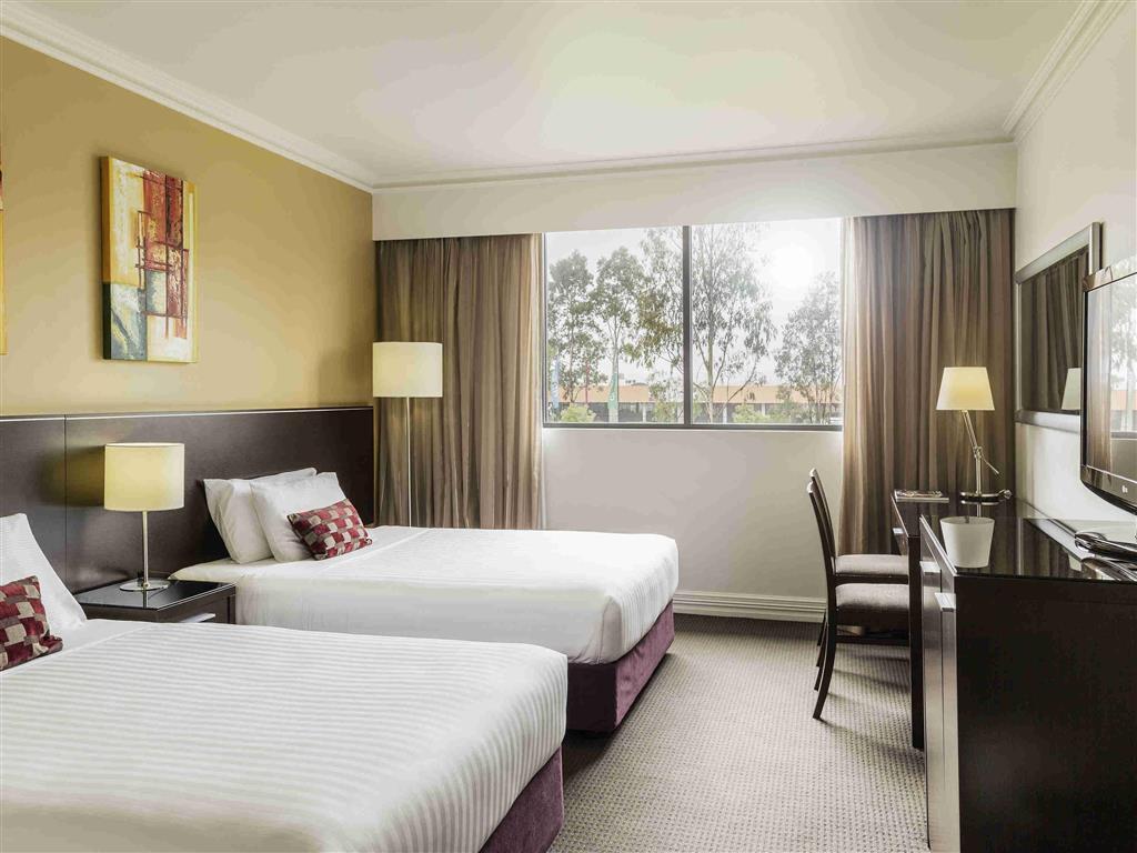 Visy Dior Hotel Baulkham Hills Bagian luar foto