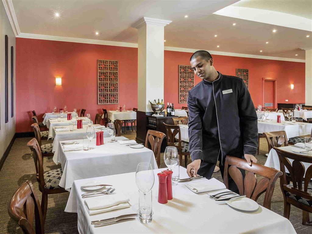 Visy Dior Hotel Baulkham Hills Bagian luar foto
