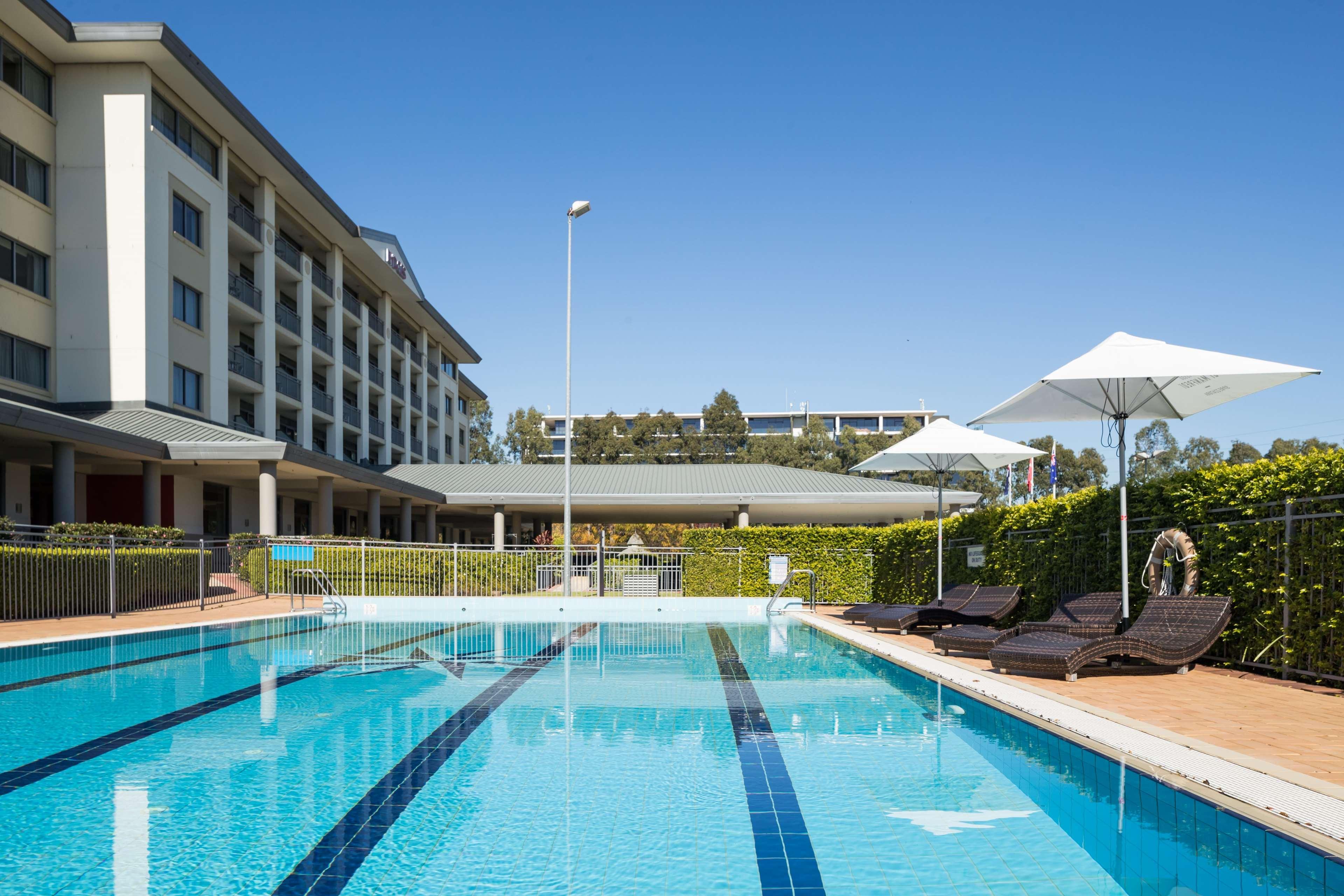 Visy Dior Hotel Baulkham Hills Bagian luar foto