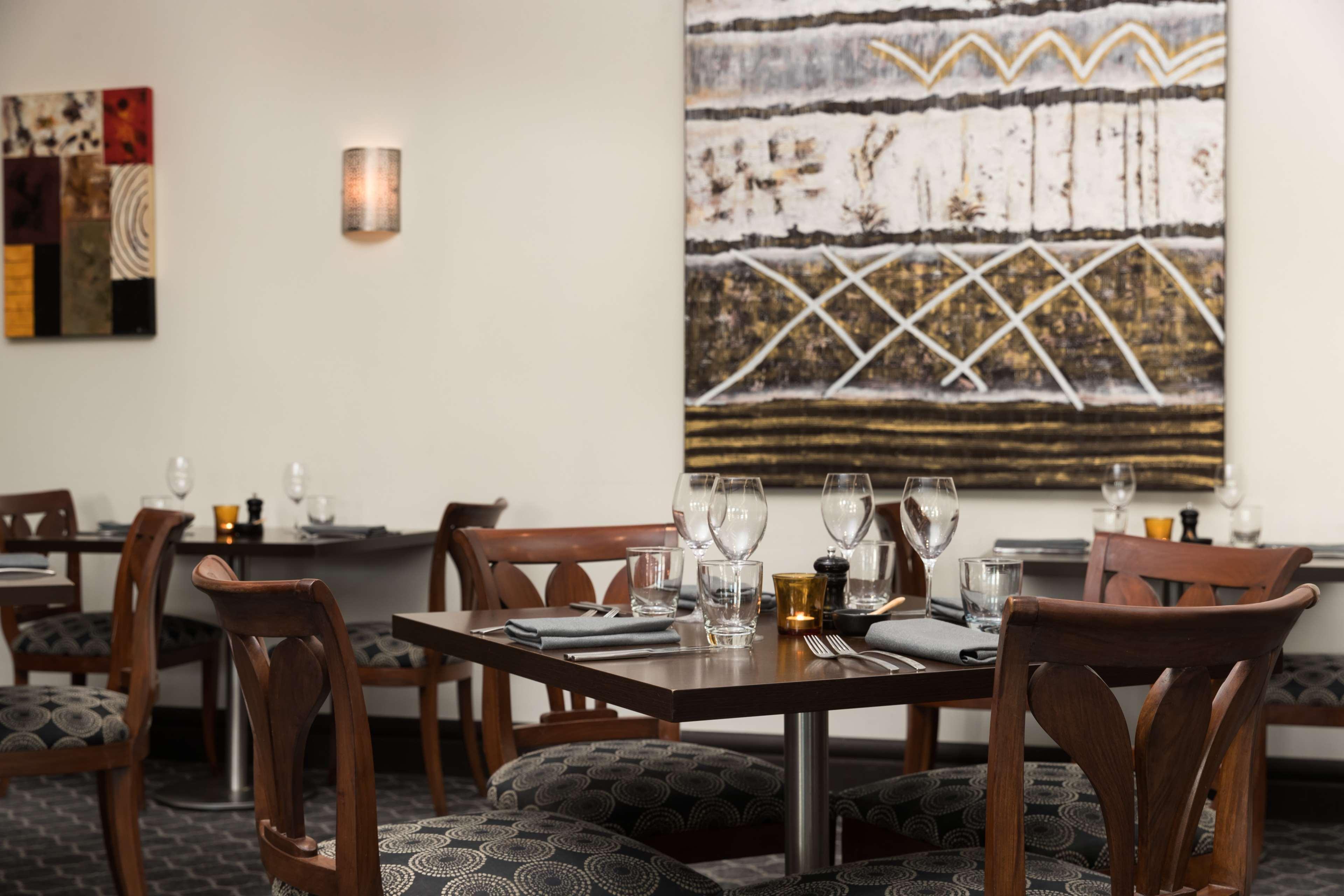 Visy Dior Hotel Baulkham Hills Bagian luar foto