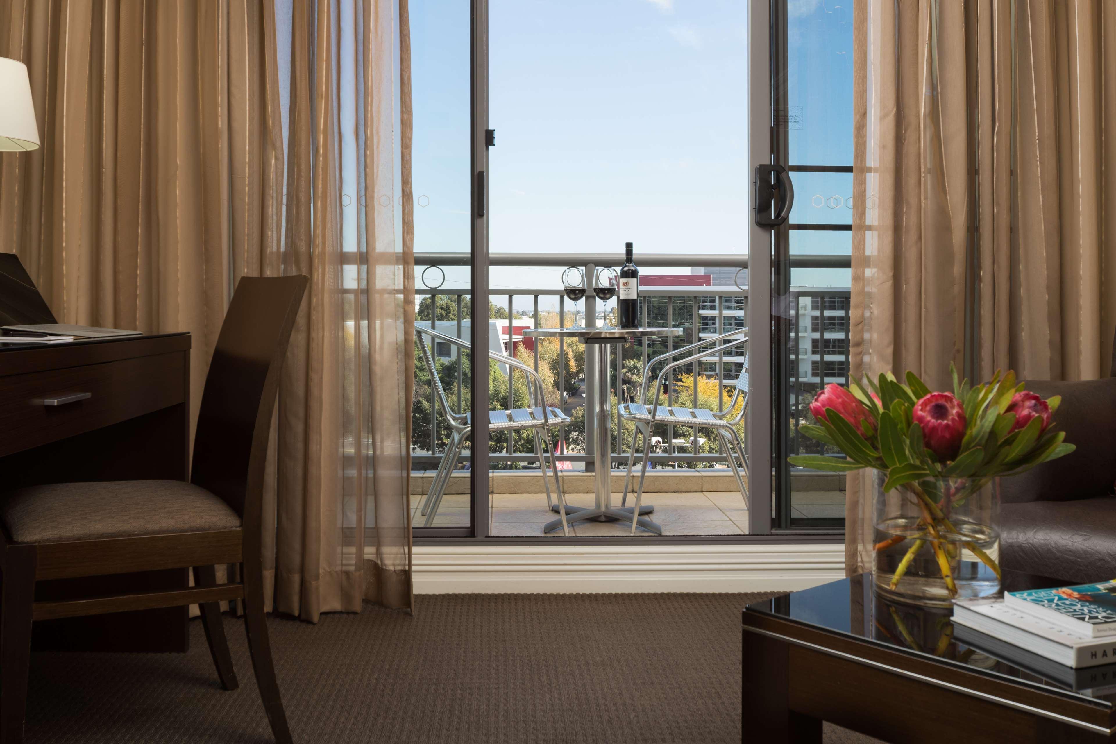 Visy Dior Hotel Baulkham Hills Bagian luar foto
