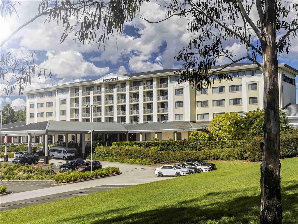 Visy Dior Hotel Baulkham Hills Bagian luar foto