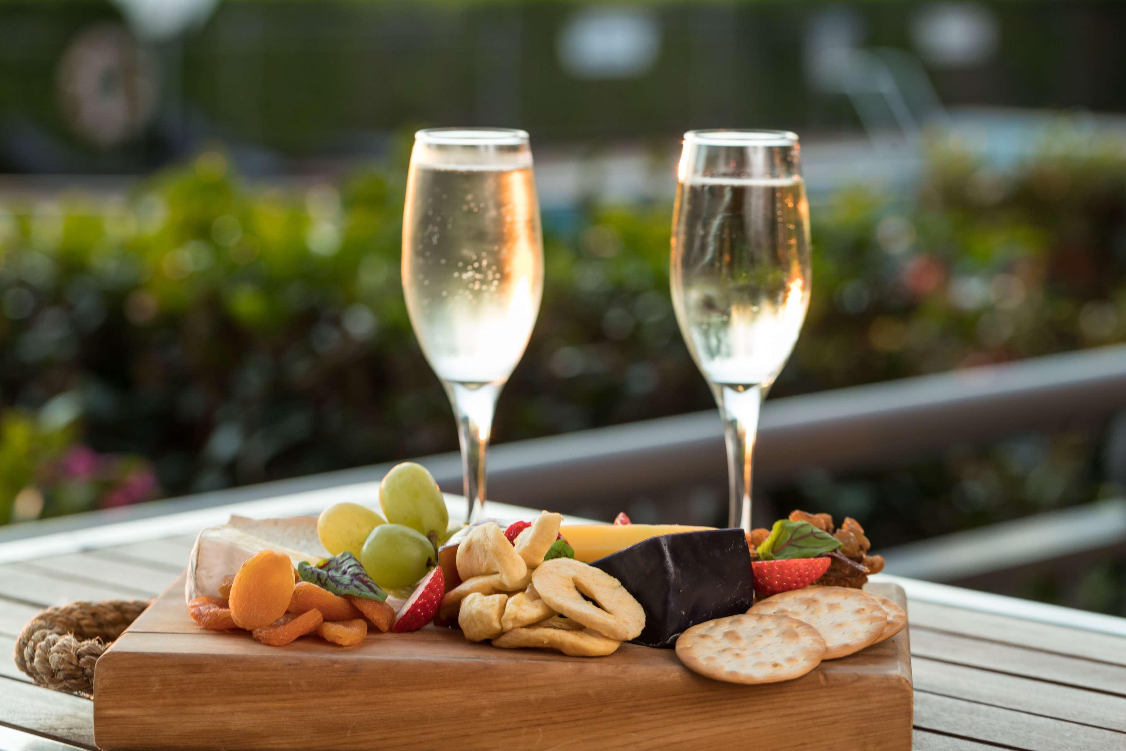 Visy Dior Hotel Baulkham Hills Bagian luar foto