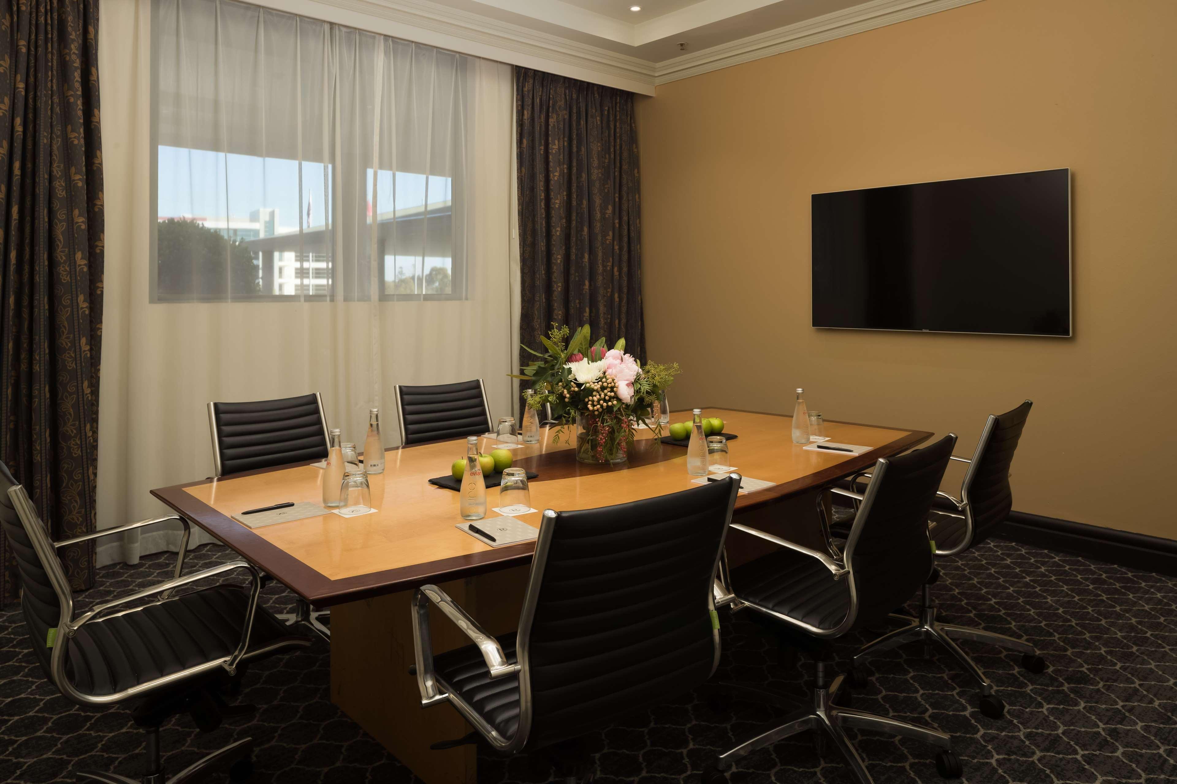 Visy Dior Hotel Baulkham Hills Bagian luar foto