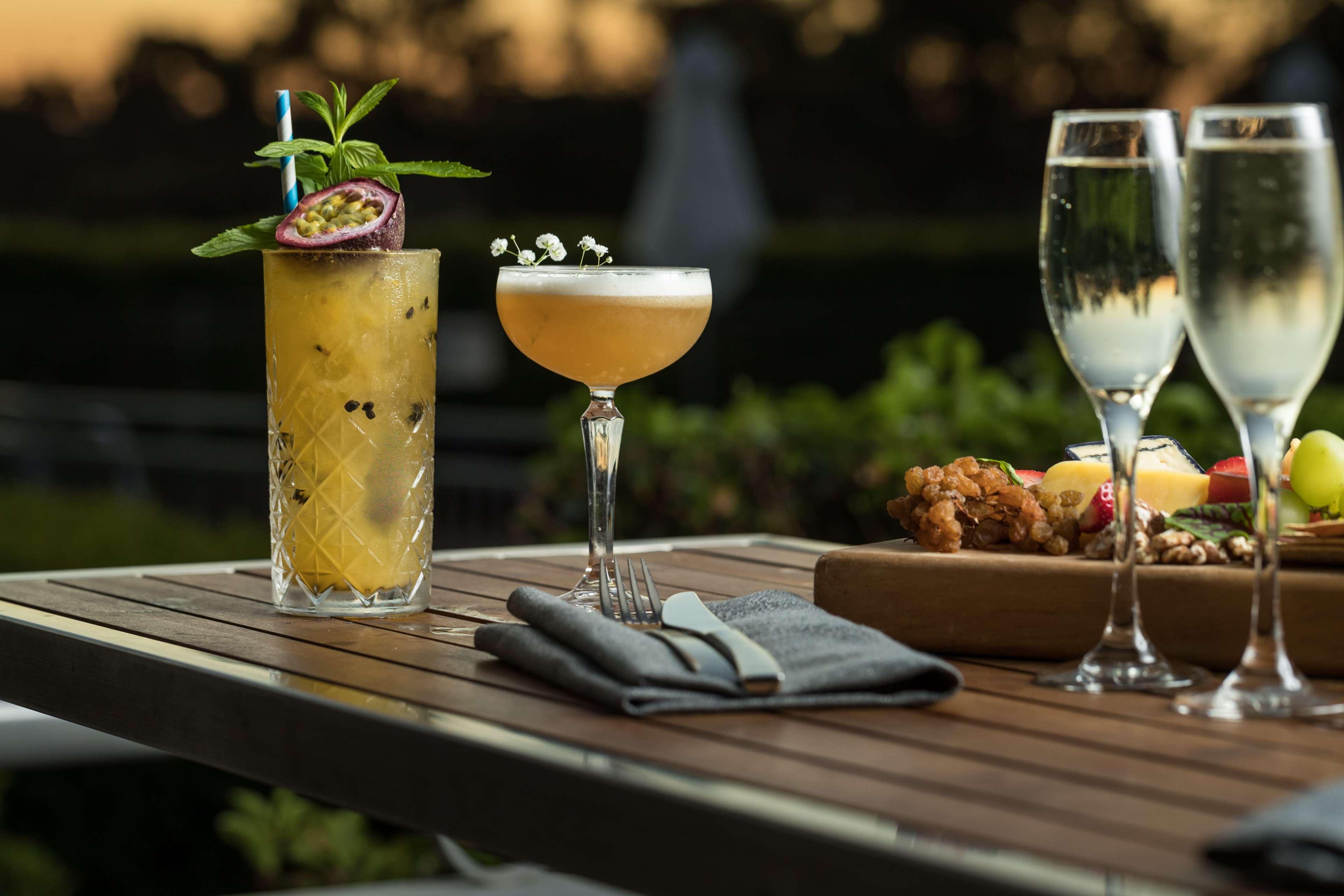 Visy Dior Hotel Baulkham Hills Bagian luar foto