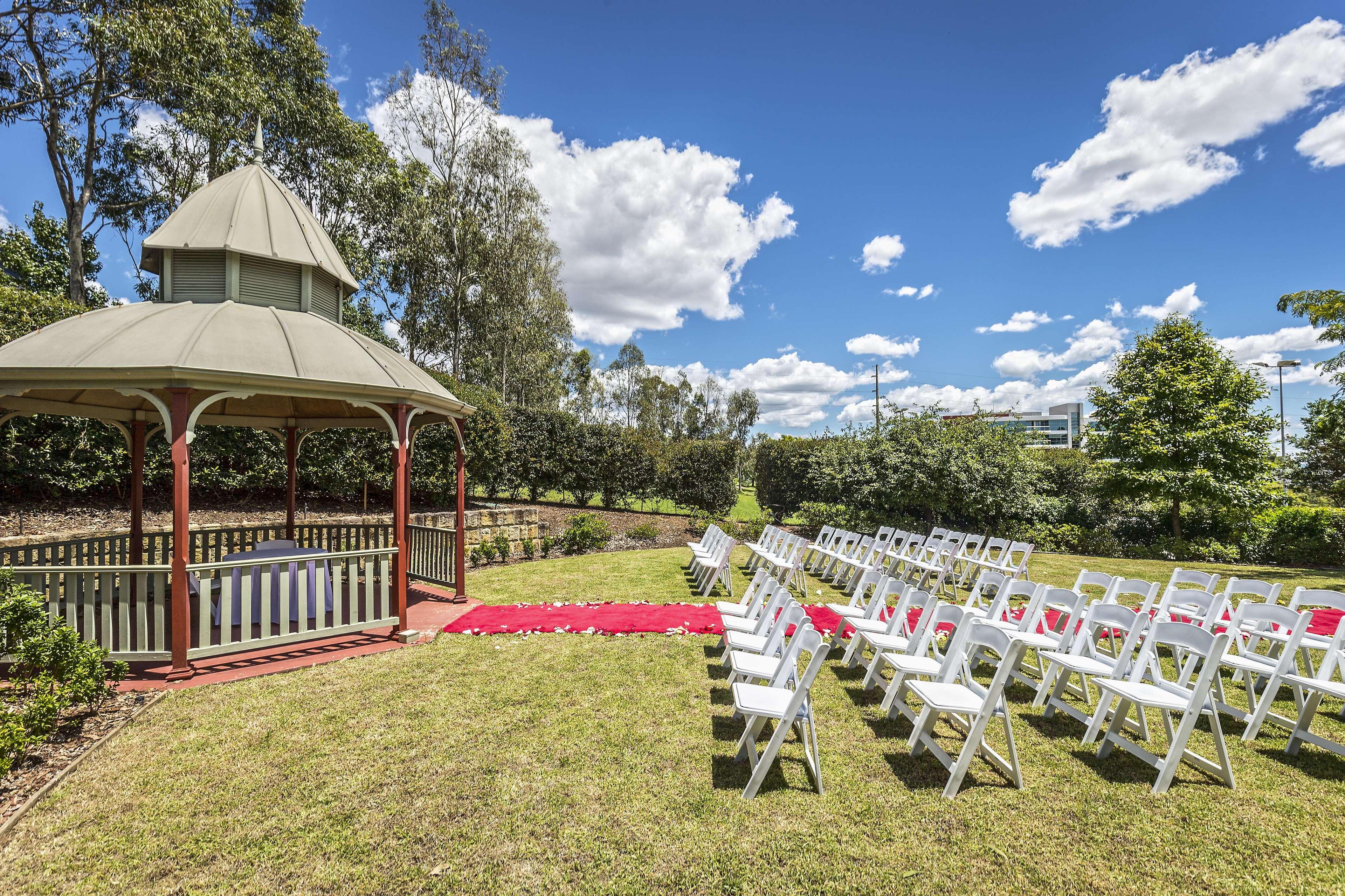 Visy Dior Hotel Baulkham Hills Bagian luar foto