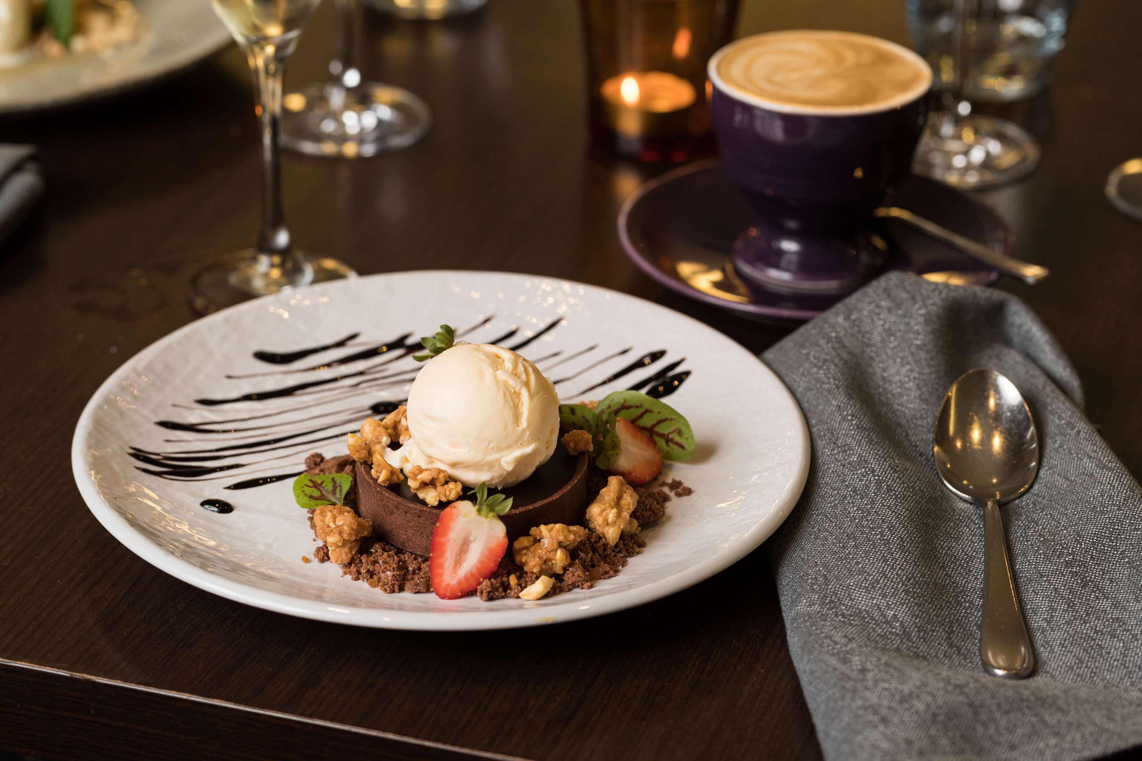 Visy Dior Hotel Baulkham Hills Bagian luar foto