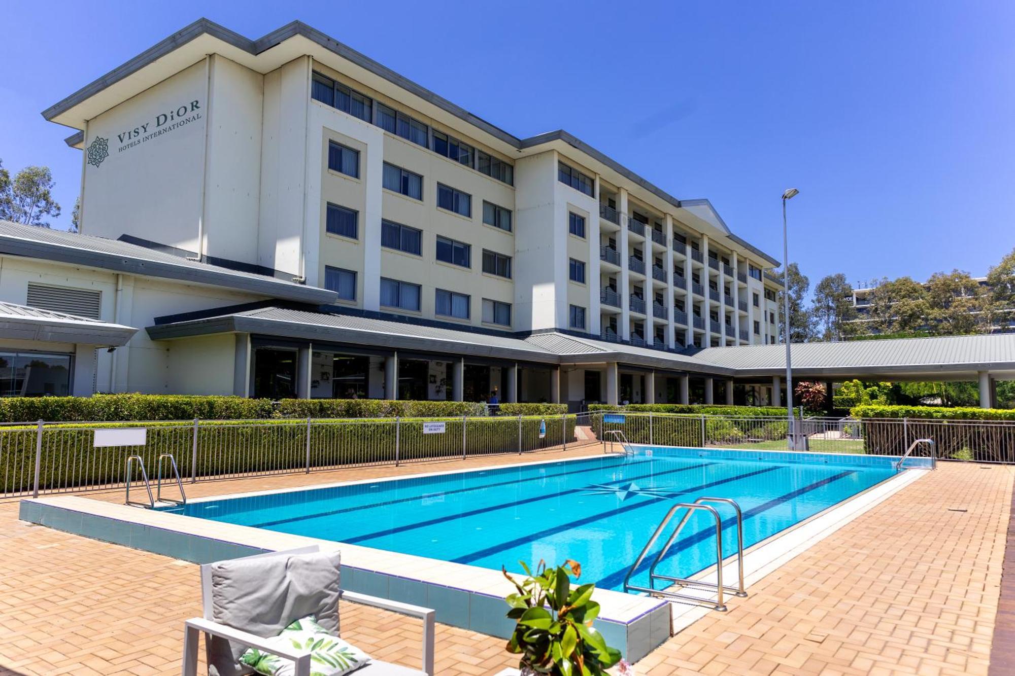 Visy Dior Hotel Baulkham Hills Bagian luar foto